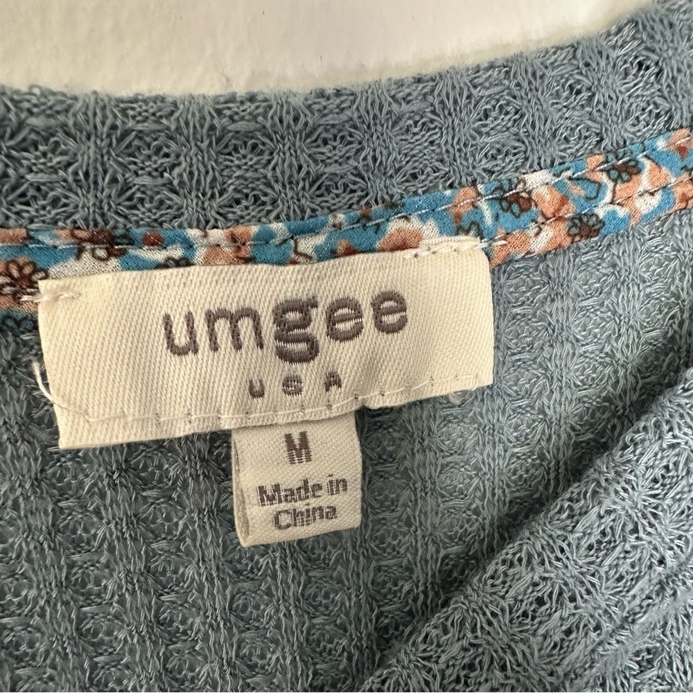Umgee Waffle Knit Top with Floral Accent Sleeves - Picture 4 of 6